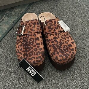 Madden NYC 7.5 leopard print Clogs